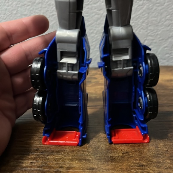 Optimus Prime- Transformers Red and Blue - Picture 7 of 14